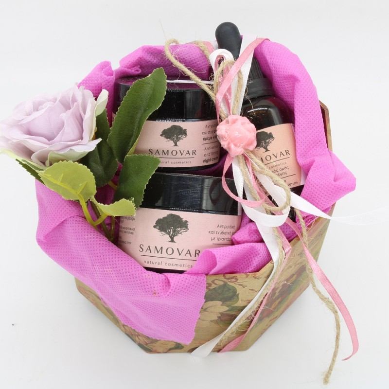 Προϊόντα αντιγήρανσης προσώπου με τριαντάφυλλο σε χάρτινο vintage κουτί